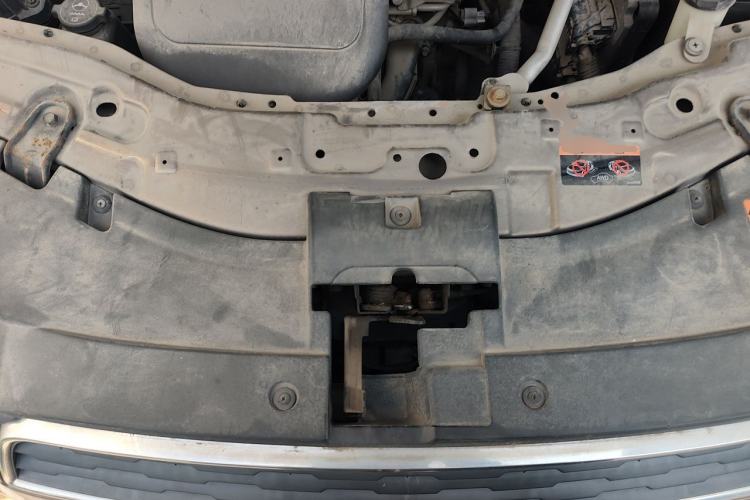 Used Chevrolet Captiva 2015 2.4L 4x4 Flagship Edition 7-Seater Engine Bay
