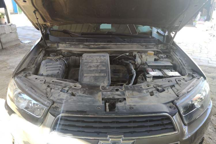 Used Chevrolet Captiva 2015 2.4L Two-Wheel Drive Urban Version 7 Seats Engine Bay