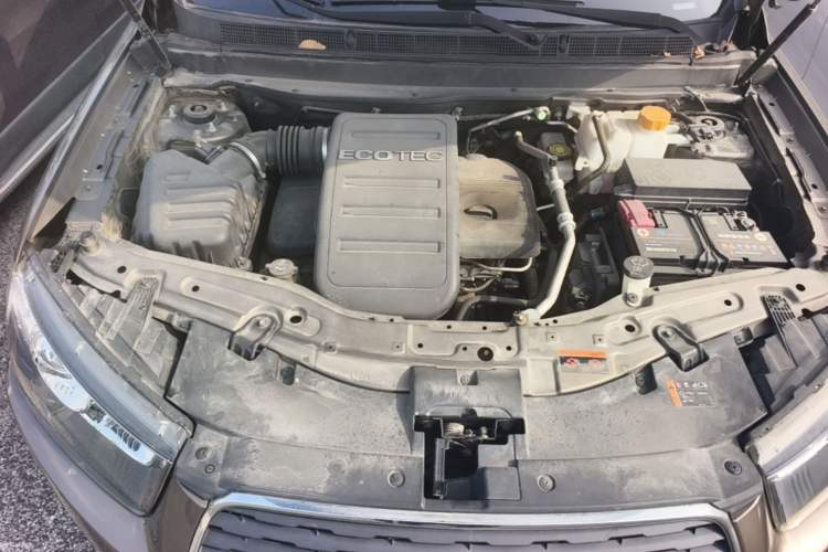 Used Chevrolet Captiva 2015 2.4L 4x4 Flagship Edition 7-Seater Engine Bay