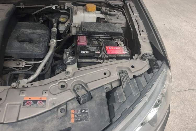 Used Chevrolet Captiva 2015 2.4L 4x4 Flagship Edition 7-Seater Engine Bay Left