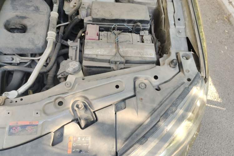 Used Chevrolet Captiva 2015 2.4L 4x4 Flagship Edition 7-Seater Engine Bay Left
