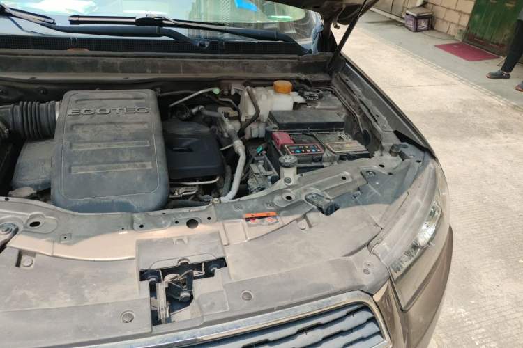 Used Chevrolet Captiva 2015 2.4L 4x4 Flagship Edition 7-Seater Engine Bay Left