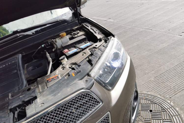 Used Chevrolet Captiva 2015 2.4L 4x4 Flagship Edition 7-Seater Engine Bay Left