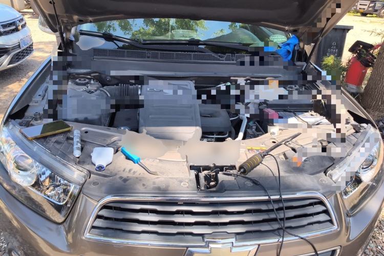 Used Chevrolet Captiva 2015 2.4L 4x4 Flagship Edition 7-Seater Engine Bay