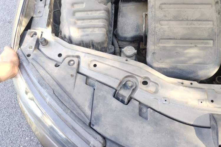 Used Chevrolet Captiva 2015 2.4L 4x4 Flagship Edition 7-Seater Engine Bay Right