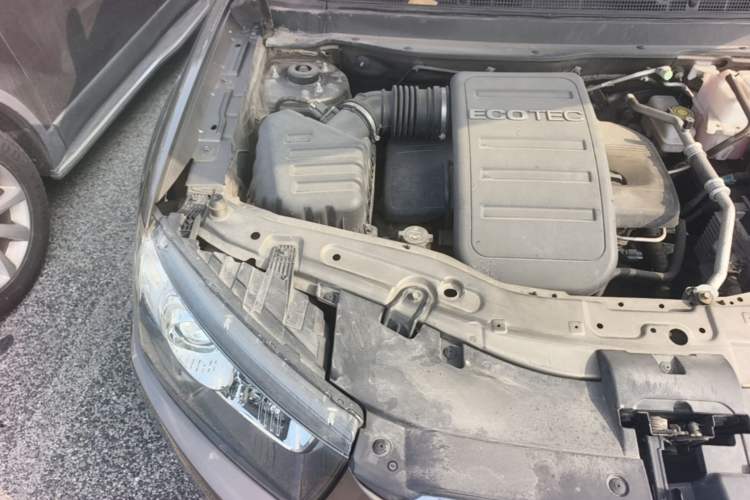 Used Chevrolet Captiva 2015 2.4L 4x4 Flagship Edition 7-Seater Engine Bay Right