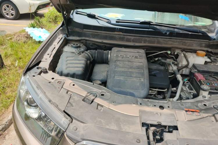 Used Chevrolet Captiva 2015 2.4L 4x4 Flagship Edition 7-Seater Engine Bay Right
