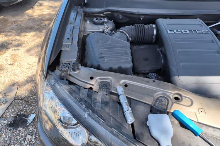 Used Chevrolet Captiva 2015 2.4L 4x4 Flagship Edition 7-Seater Engine Bay Right