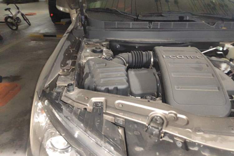 Used Chevrolet Captiva 2015 2.4L Two-Wheel Drive Urban Version 5 Seats Engine Bay Right