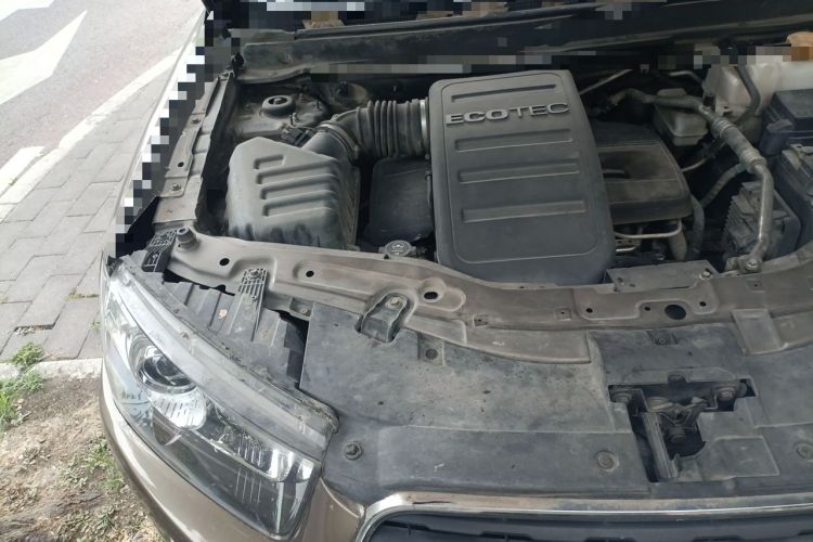 Used Chevrolet Captiva 2015 2.4L 4x4 Flagship Edition 7-Seater Engine Bay Right