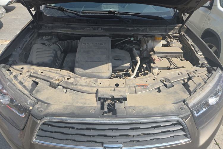 Used Chevrolet Captiva 2015 2.4L 4x4 Flagship Edition 7-Seater Engine Bay