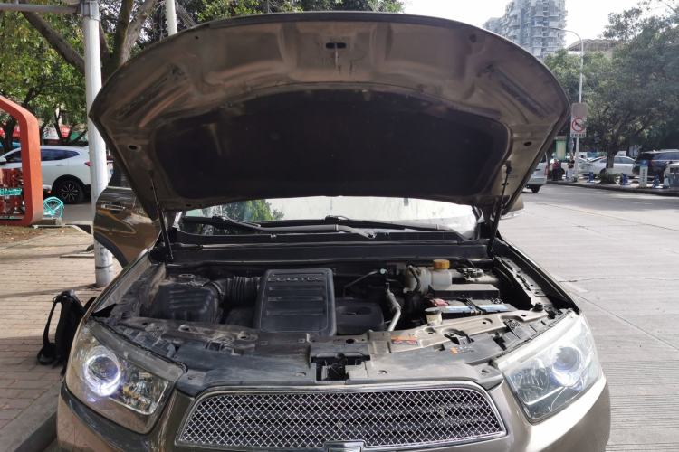 Used Chevrolet Captiva 2015 2.4L 4x4 Flagship Edition 7-Seater Engine Bay