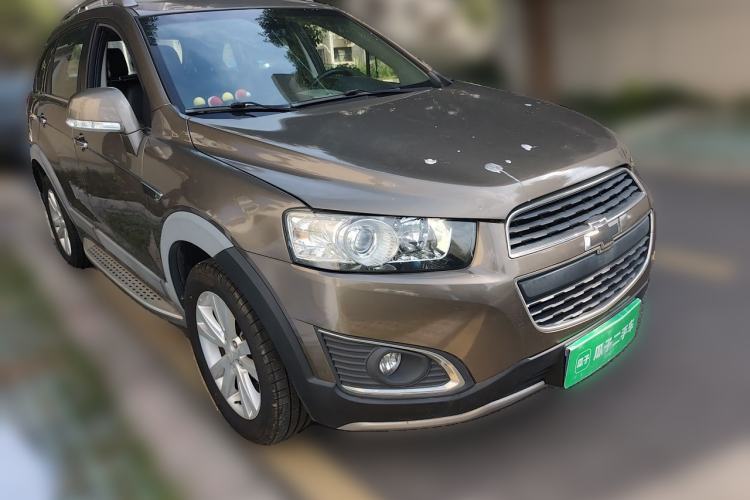 Used Chevrolet Captiva 2015 2.4L 4x4 Flagship Edition 7-Seater Front Right 45 Deg
