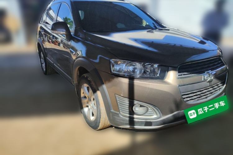 Used Chevrolet Captiva 2015 2.4L Two-Wheel Drive Urban Version 7 Seats Front Right 45 Deg