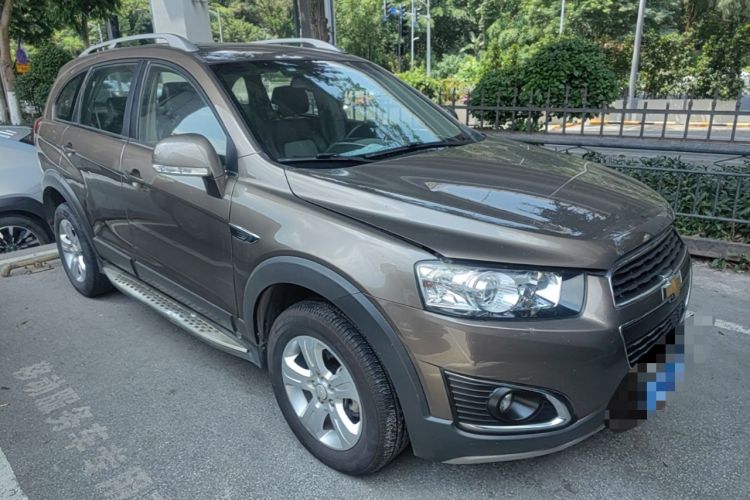 Used Chevrolet Captiva 2015 2.4L Two-Wheel Drive Urban Version 5 Seats Front Right 45 Deg