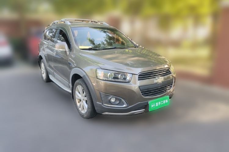 Used Chevrolet Captiva 2015 2.4L 4x4 Flagship Edition 7-Seater Front Right 45 Deg