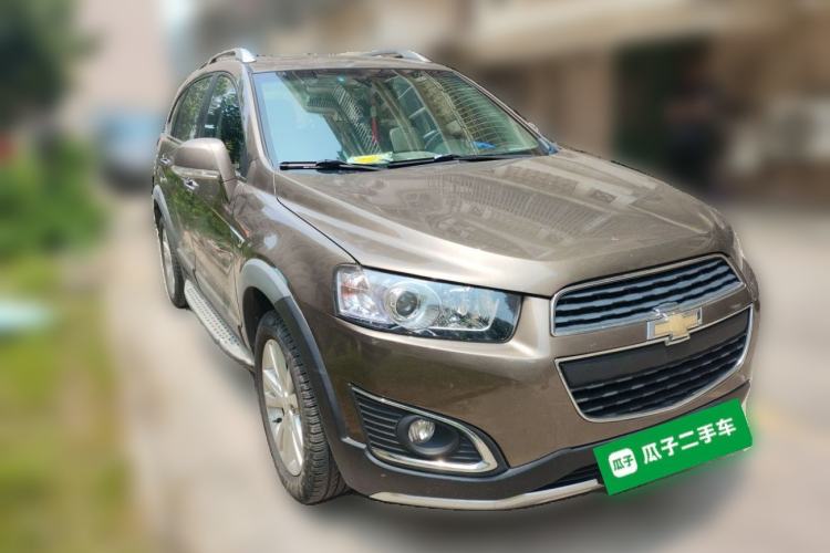 Used Chevrolet Captiva 2015 2.4L 4x4 Flagship Edition 7-Seater Front Right 45 Deg