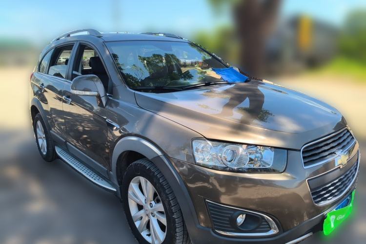 Used Chevrolet Captiva 2015 2.4L 4x4 Flagship Edition 7-Seater Front Right 45 Deg