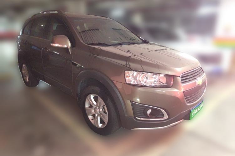 Used Chevrolet Captiva 2015 2.4L Two-Wheel Drive Urban Version 5 Seats Front Right 45 Deg