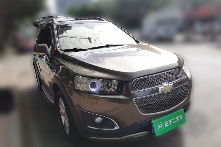 Used Chevrolet Captiva 2015 2.4L 4x4 Flagship Edition 7-Seater Front Right 45 Deg
