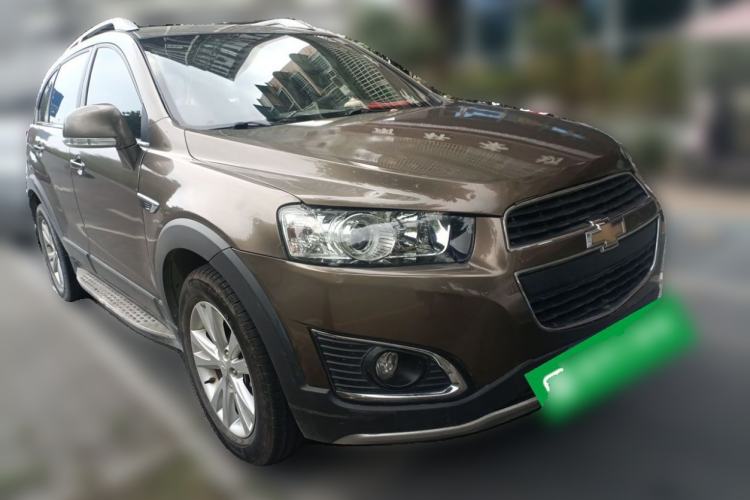 Used Chevrolet Captiva 2015 2.4L 4x4 Flagship Edition 7-Seater Front Right 45 Deg