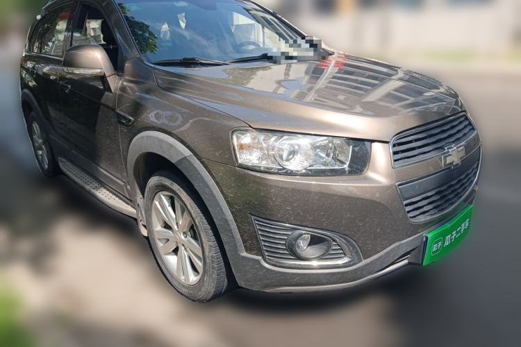 Used Chevrolet Captiva 2015 2.4L 4x4 Flagship Edition 7-Seater Front Right 45 Deg