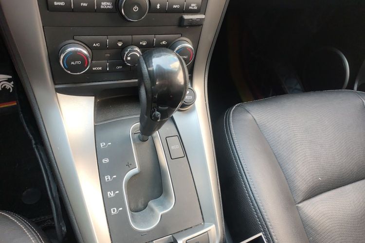 Used Chevrolet Captiva 2015 2.4L 4x4 Flagship Edition 7-Seater Gear Lever