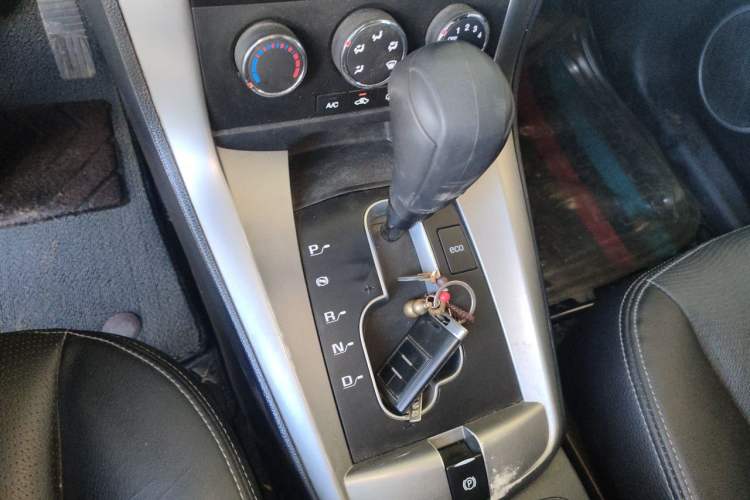 Used Chevrolet Captiva 2015 2.4L Two-Wheel Drive Urban Version 7 Seats Gear Lever