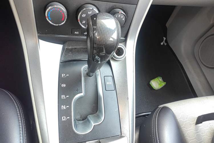 Used Chevrolet Captiva 2015 2.4L Two-Wheel Drive Urban Version 5 Seats Gear Lever