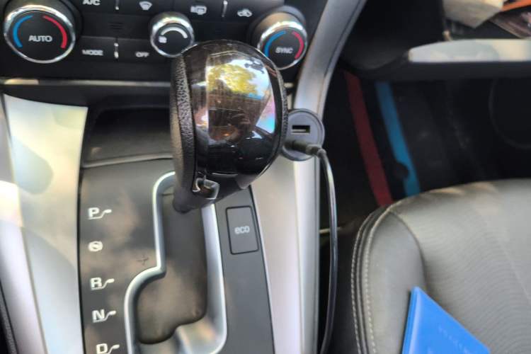Used Chevrolet Captiva 2015 2.4L 4x4 Flagship Edition 7-Seater Gear Lever