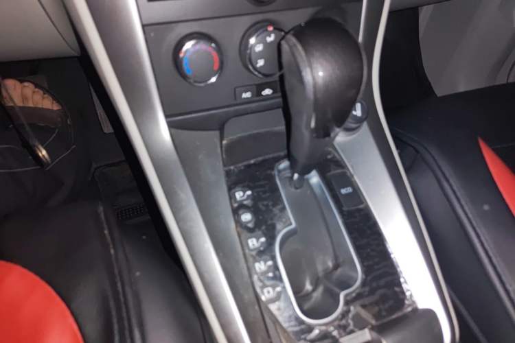 Used Chevrolet Captiva 2015 2.4L Two-Wheel Drive Urban Version 5 Seats Gear Lever