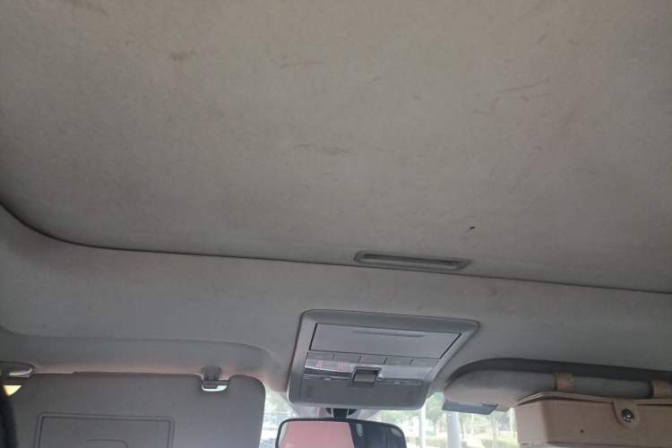 Used Chevrolet Captiva 2015 2.4L 4x4 Flagship Edition 7-Seater Headliner