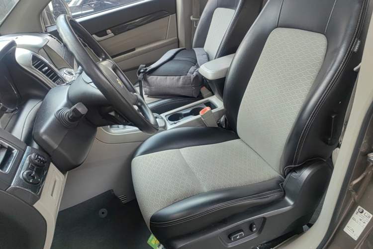 Used Chevrolet Captiva 2015 2.4L Two-Wheel Drive Urban Version 5 Seats Left Front Seat