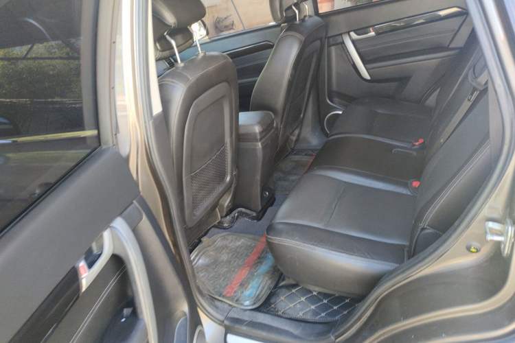 Used Chevrolet Captiva 2015 2.4L Two-Wheel Drive Urban Version 7 Seats Left Rear Seat