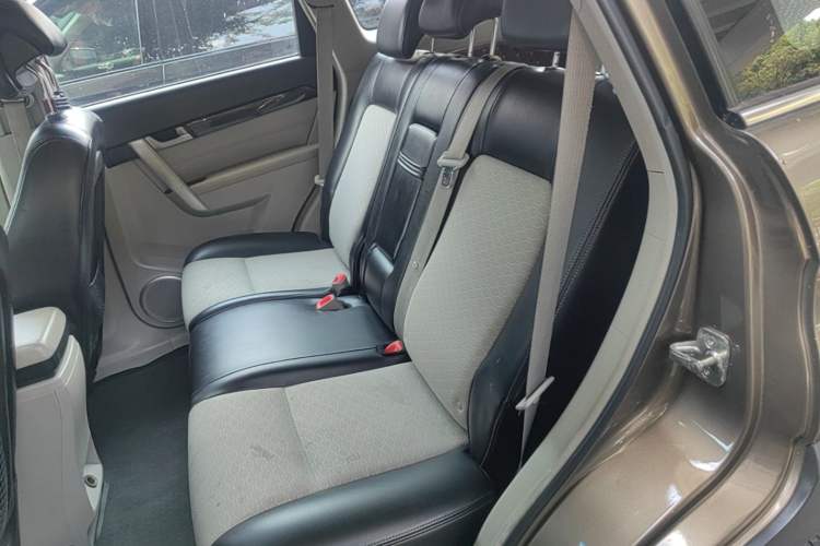 Used Chevrolet Captiva 2015 2.4L Two-Wheel Drive Urban Version 5 Seats Left Rear Seat