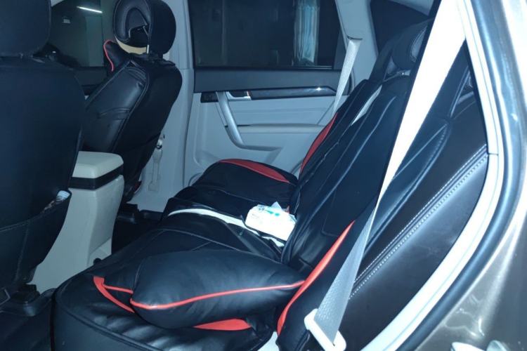 Used Chevrolet Captiva 2015 2.4L Two-Wheel Drive Urban Version 5 Seats Left Rear Seat