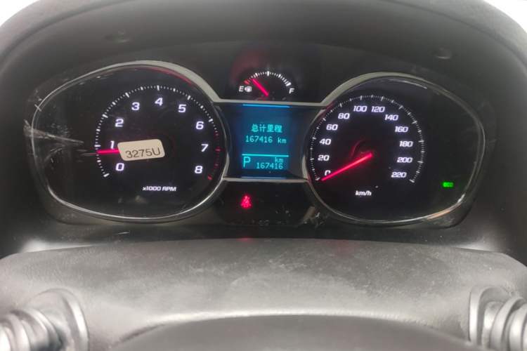 Used Chevrolet Captiva 2015 2.4L 4x4 Flagship Edition 7-Seater Odometer Close Up