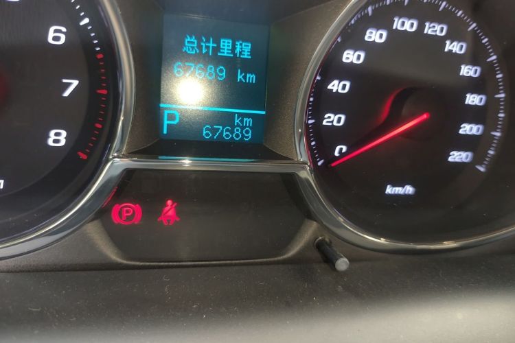 Used Chevrolet Captiva 2015 2.4L 4x4 Flagship Edition 7-Seater Odometer Close Up