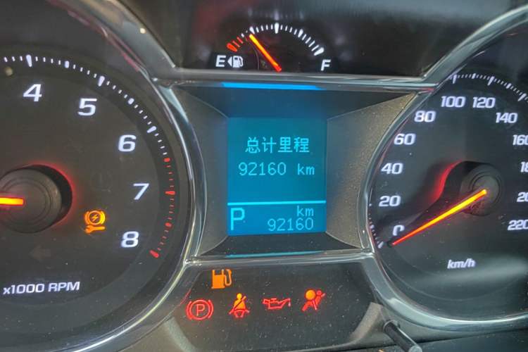Used Chevrolet Captiva 2015 2.4L Two-Wheel Drive Urban Version 5 Seats Odometer Close Up