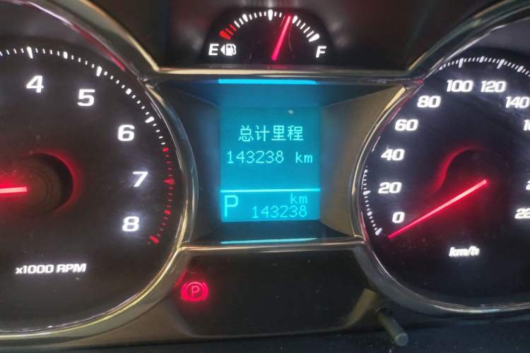Used Chevrolet Captiva 2015 2.4L 4x4 Flagship Edition 7-Seater Odometer Close Up