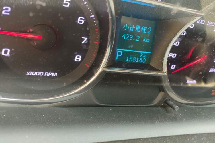 Used Chevrolet Captiva 2015 2.4L 4x4 Flagship Edition 7-Seater Odometer Close Up