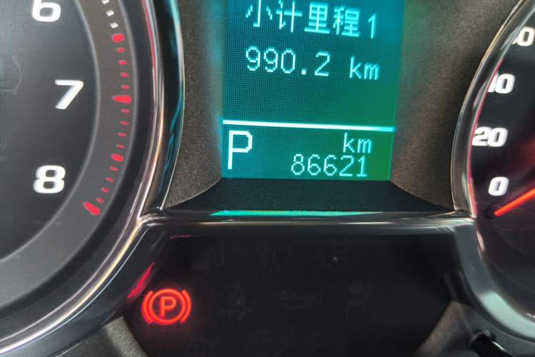 Used Chevrolet Captiva 2015 2.4L 4x4 Flagship Edition 7-Seater Odometer Close Up