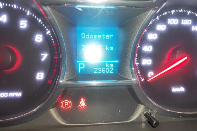 Used Chevrolet Captiva 2015 2.4L Two-Wheel Drive Urban Version 5 Seats Odometer Close Up