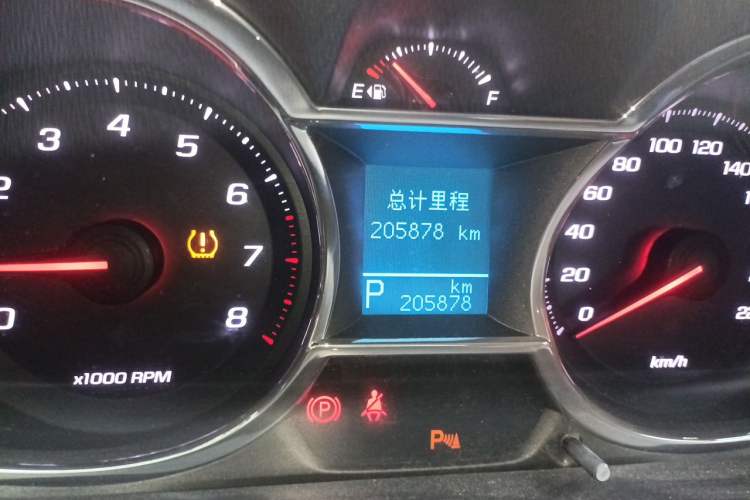 Used Chevrolet Captiva 2015 2.4L 4x4 Flagship Edition 7-Seater Odometer Close Up