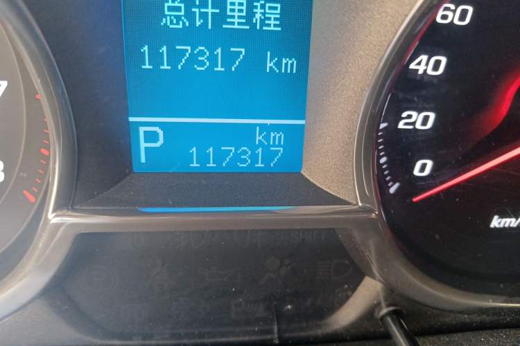 Used Chevrolet Captiva 2015 2.4L 4x4 Flagship Edition 7-Seater Odometer Close Up