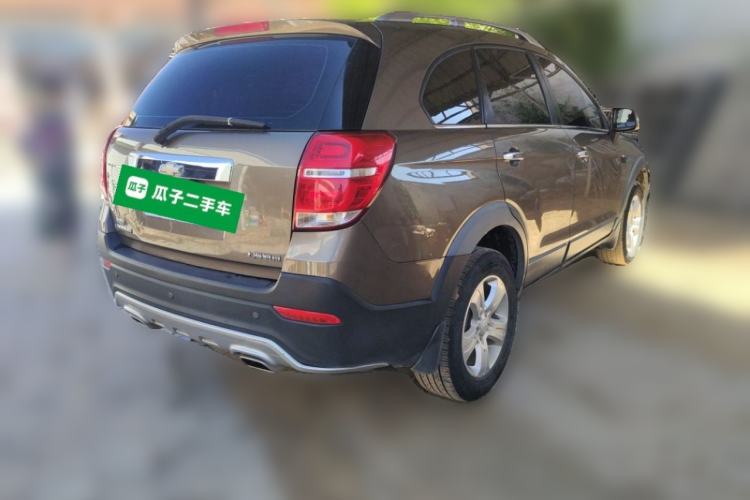 Used Chevrolet Captiva 2015 2.4L Two-Wheel Drive Urban Version 7 Seats Rear Right 45 Deg