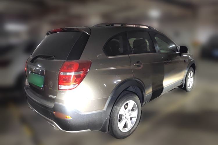 Used Chevrolet Captiva 2015 2.4L Two-Wheel Drive Urban Version 5 Seats Rear Right 45 Deg