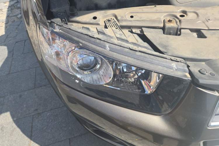 Used Chevrolet Captiva 2015 2.4L 4x4 Flagship Edition 7-Seater Right Front Headlight
