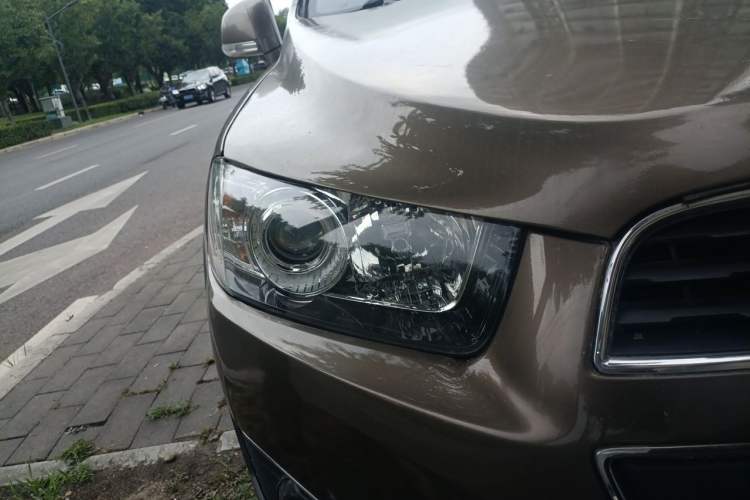 Used Chevrolet Captiva 2015 2.4L 4x4 Flagship Edition 7-Seater Right Front Headlight