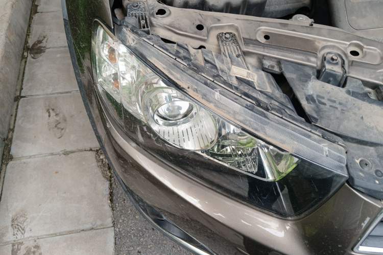 Used Chevrolet Captiva 2015 2.4L 4x4 Flagship Edition 7-Seater Right Front Headlight